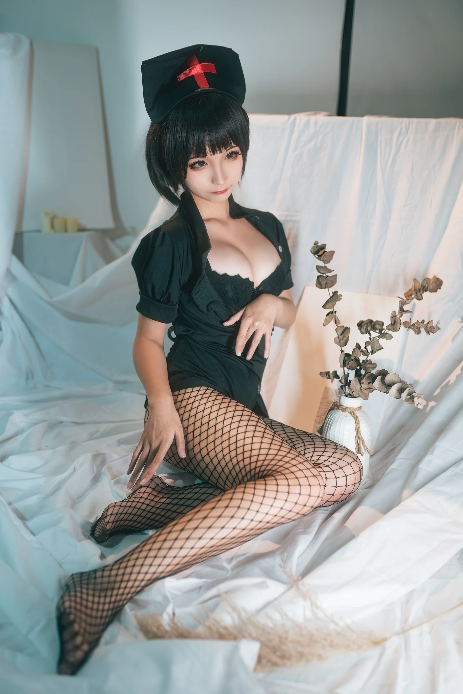 (12)
